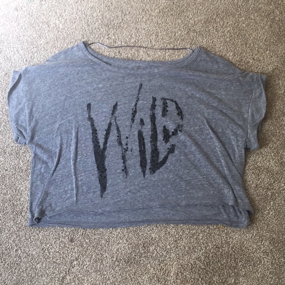 A wild oversized crop top !!